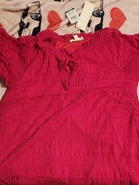 Women’s Off-Shoulder Pink Crinkle Top